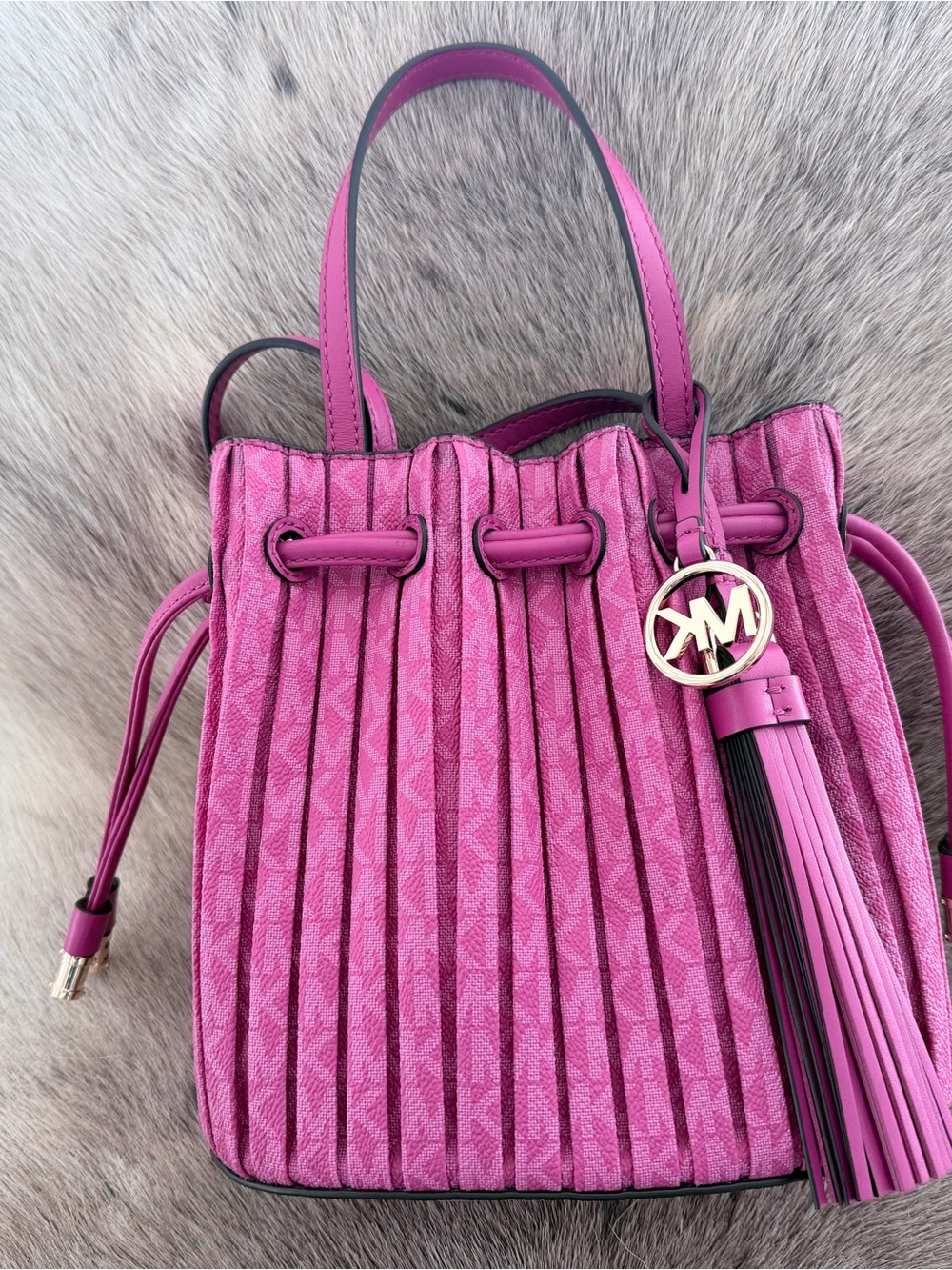 NWT Michael Kors WILLA Fuchsia Pleated Logo-Print Drawstring Bucket Bag